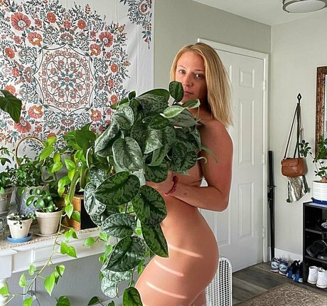 Emily Whitmire free actress pics