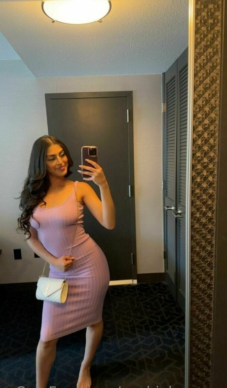 Sophia Leone model naked image