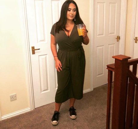 Hugekcups best actress img