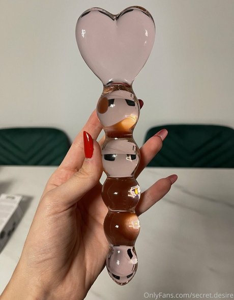 pretty minnie naked actress image