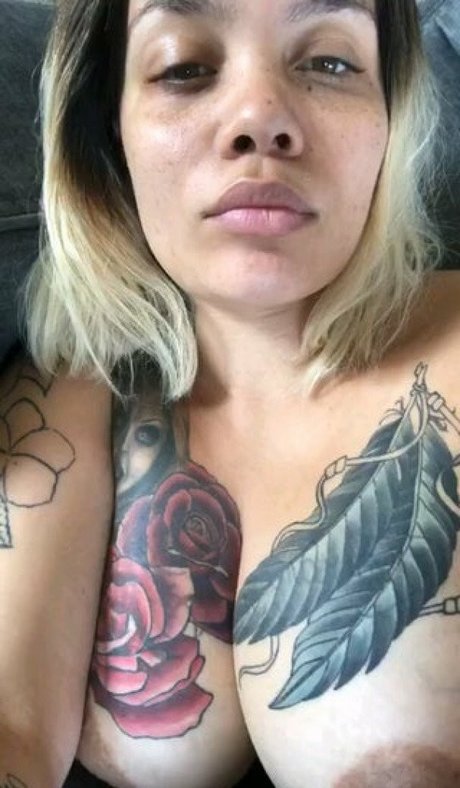 SaraGold star nudes archive