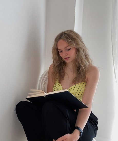 Sapphire Upshall pornographic actress pictures