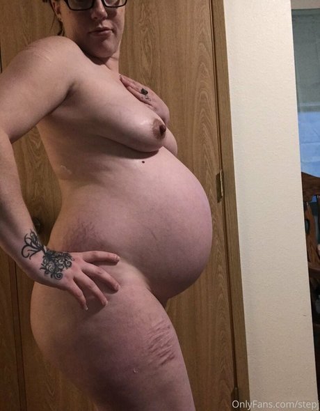 stepj nude model image