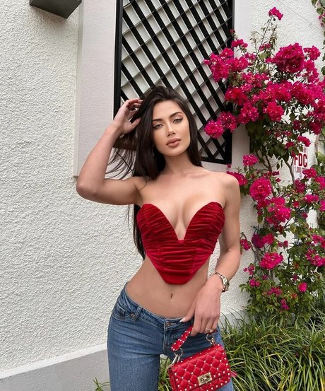 Georgina Mazzeo nice star pic