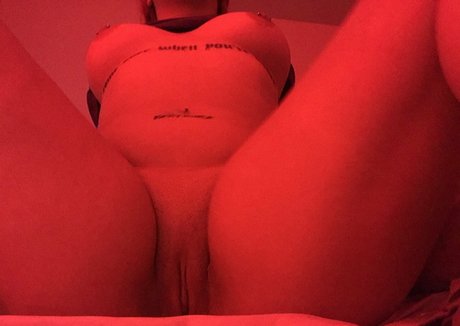 viettbratt art model gallery