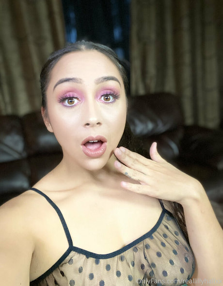 reallillyhallxx model hot photos