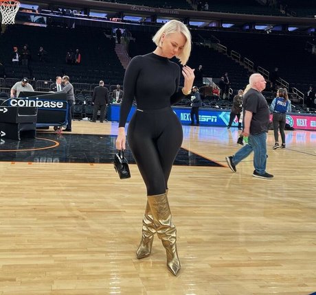 Bianca Elouise adult star img