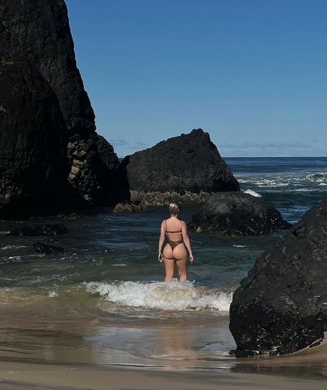 Bianca Elouise naked model photo