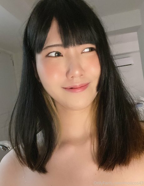 Moiicos43 star exclusive pics