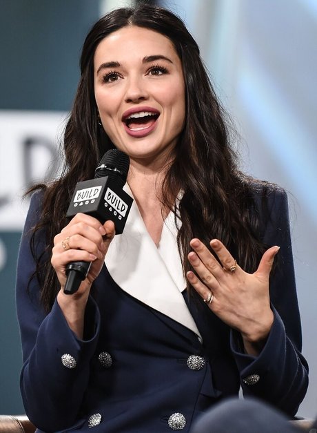 Crystal Reed star sex photos