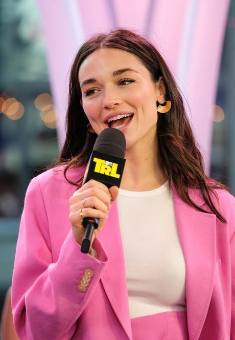 Crystal Reed Profile pic
