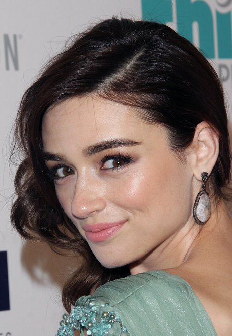 Crystal Reed free actress images