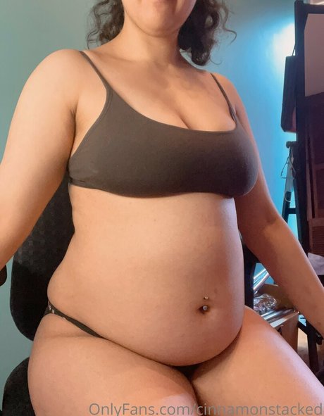 cinnamonstacked free pornstar image