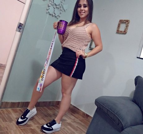 millenecarolina model perfect pictures