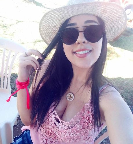 millenecarolina model adult photo