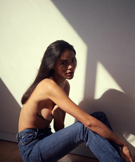 Noya Ariely naked actress pic