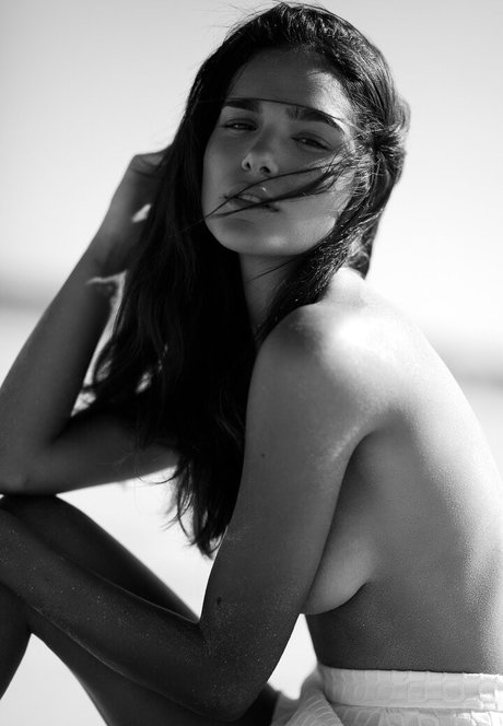 Noya Ariely hot star img