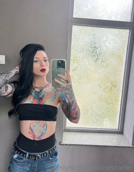 inescarter naked model pic