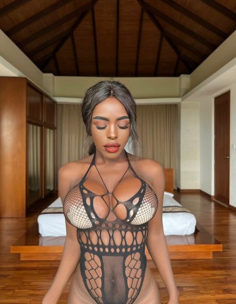 africangonwild model adult picture