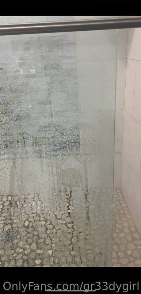 gr33dygirl nude model pic