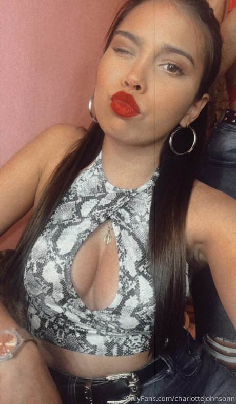 charlottejohnsonn naked star image