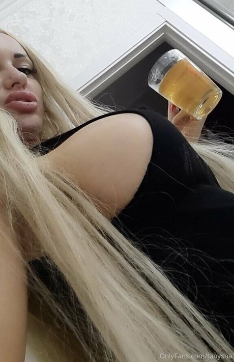 tanysha model naked photo