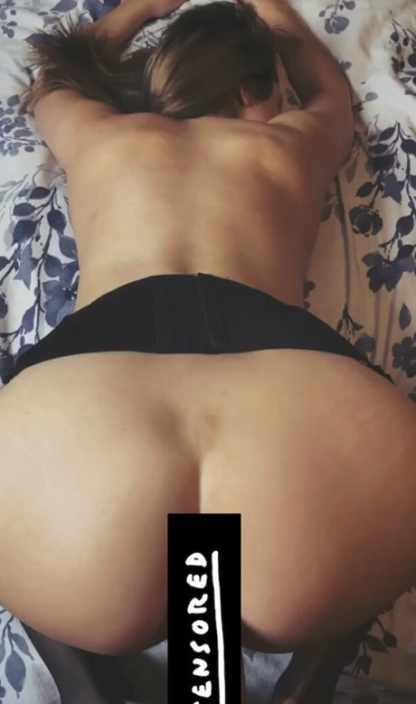 tessanextdoor nudes model image