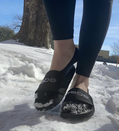 kayla footsie pretty model image