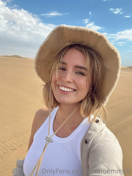 Julia Roemmelt star erotic photo