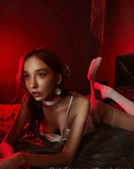Lovelytinna pornstar adult pic