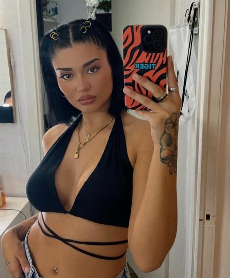 Graacii Morales model erotic image