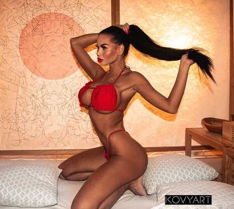 Adriane Linn sexy pornstar pictures