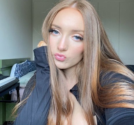 Dannielle Ashurst pornstar sexy pictures