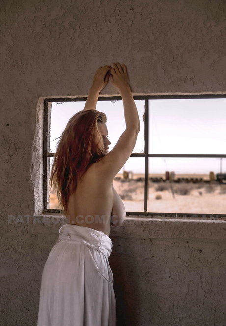 Carrie Keagen high quality star picture