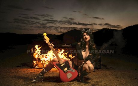 Carrie Keagen star hot images