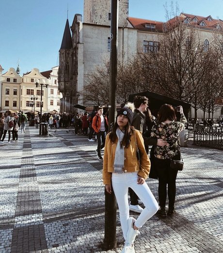 Meshi Malka top model image