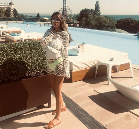 Meshi Malka pretty model gallery