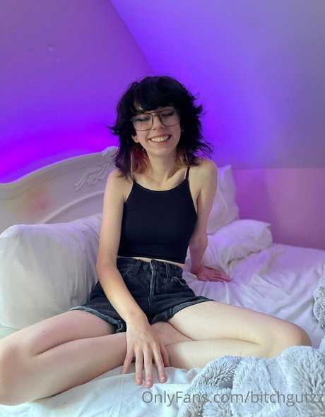 bitchgutzz free model picture