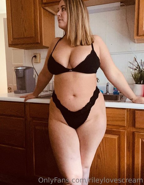 RileyLovesCream star beautiful pics