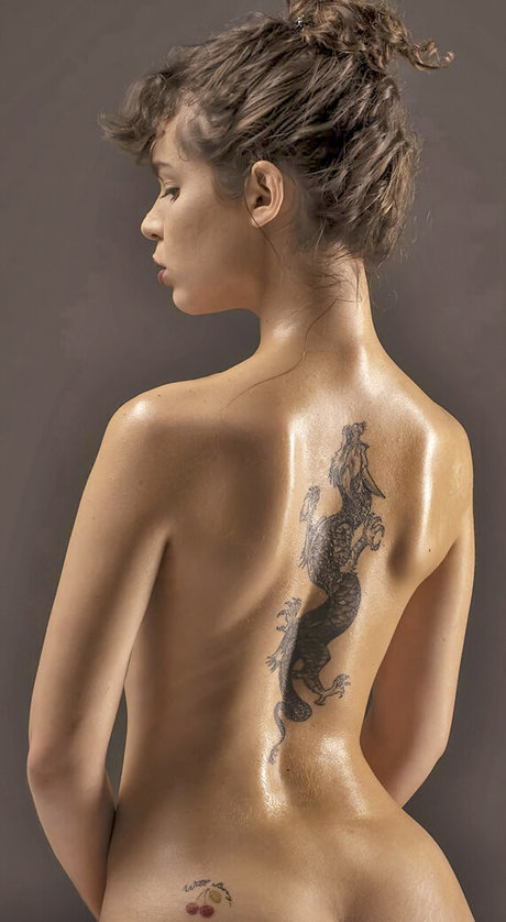 Eylul Su Cuha pornstar erotic pictures