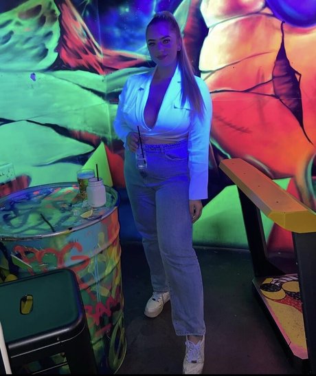 Hollie H hd pornstar photo