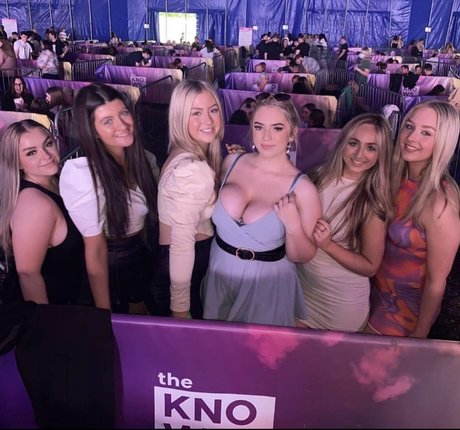 Hollie H model nude img