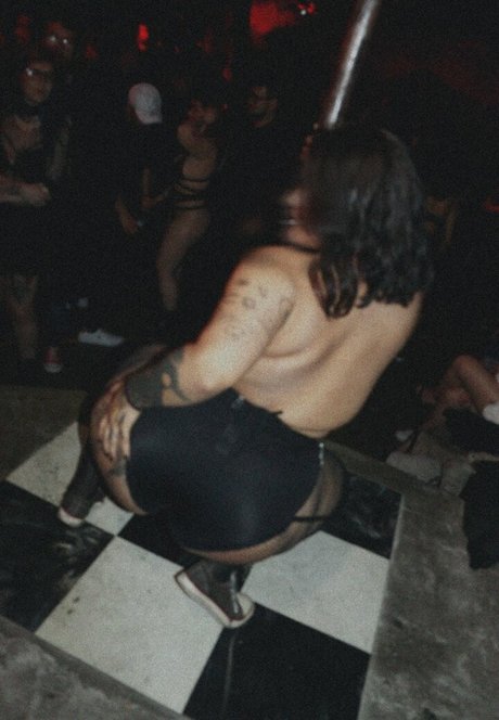 RottenVenus model sexy pic