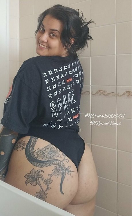 RottenVenus model sex photos