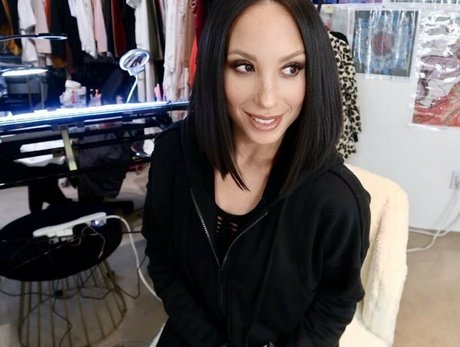 Cheryl Burke model free photo