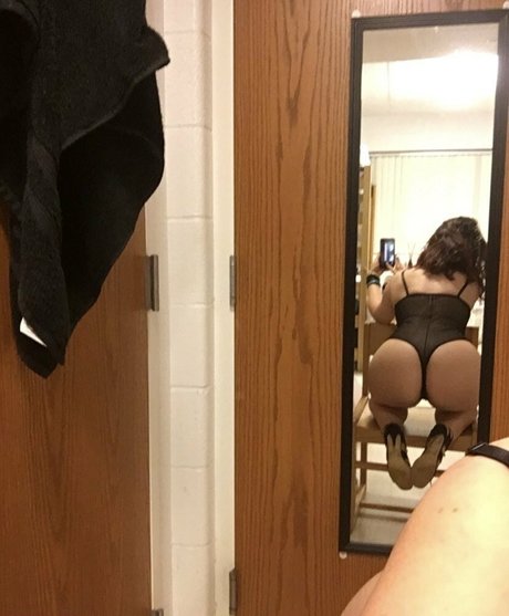 assthetics108 hot model img