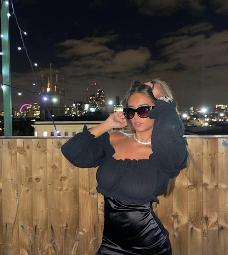 Camille Kathleen Bennetton naked star pic