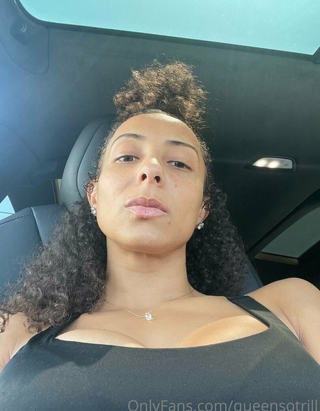 QueenSoTrill pornstar adult galleries