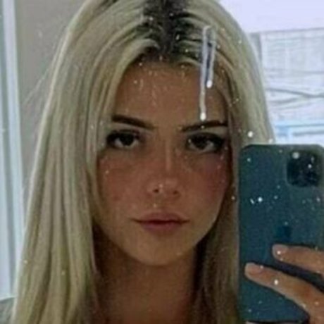 aprilrae pretty pornstar photo