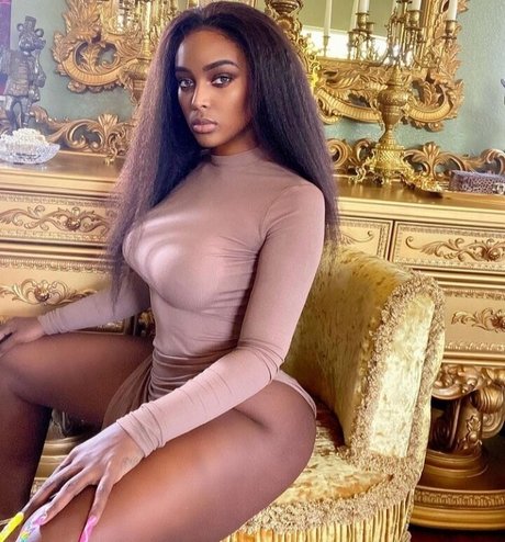 Amara La Negra perfect star img